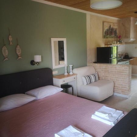 Achillion B&B Paralía Skotínis Esterno foto