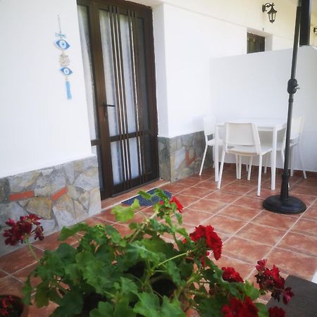 Achillion B&B Paralía Skotínis Esterno foto