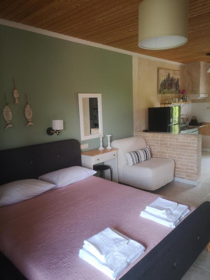 Achillion B&B Paralía Skotínis Esterno foto