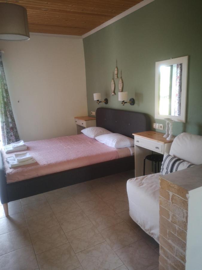 Achillion B&B Paralía Skotínis Esterno foto
