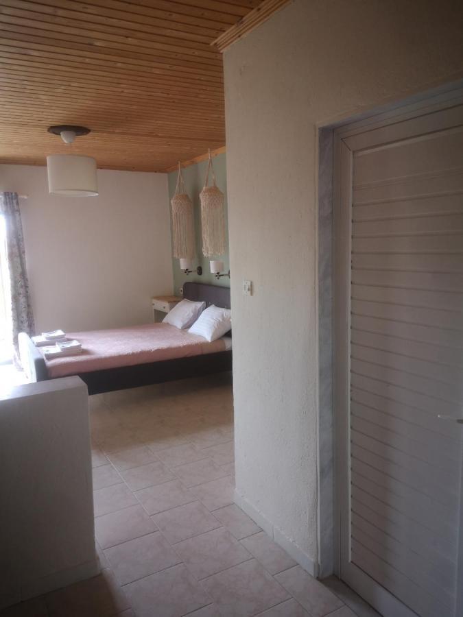 Achillion B&B Paralía Skotínis Esterno foto