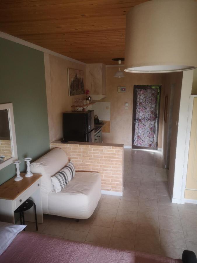 Achillion B&B Paralía Skotínis Esterno foto