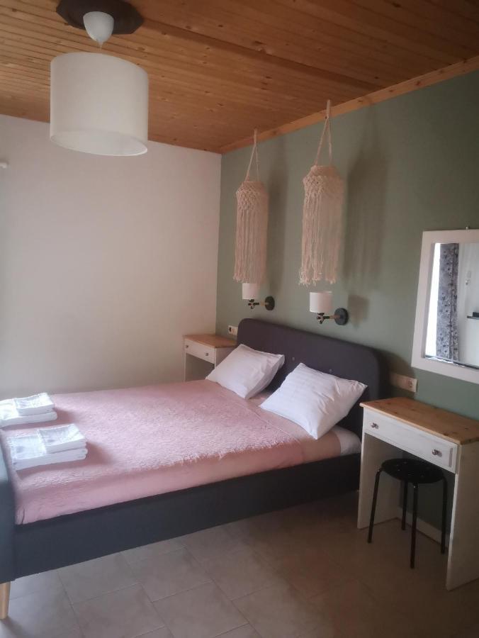 Achillion B&B Paralía Skotínis Esterno foto