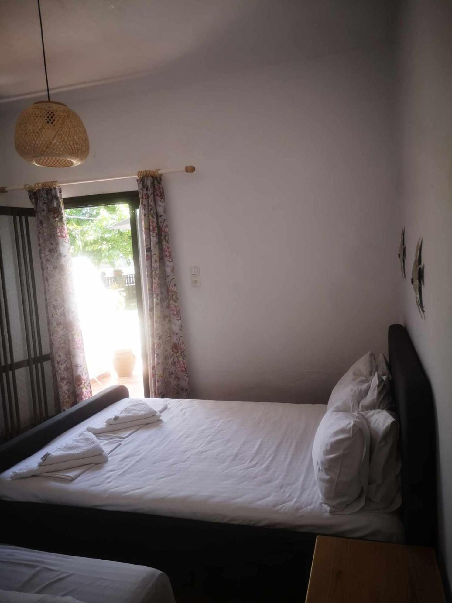Achillion B&B Paralía Skotínis Esterno foto