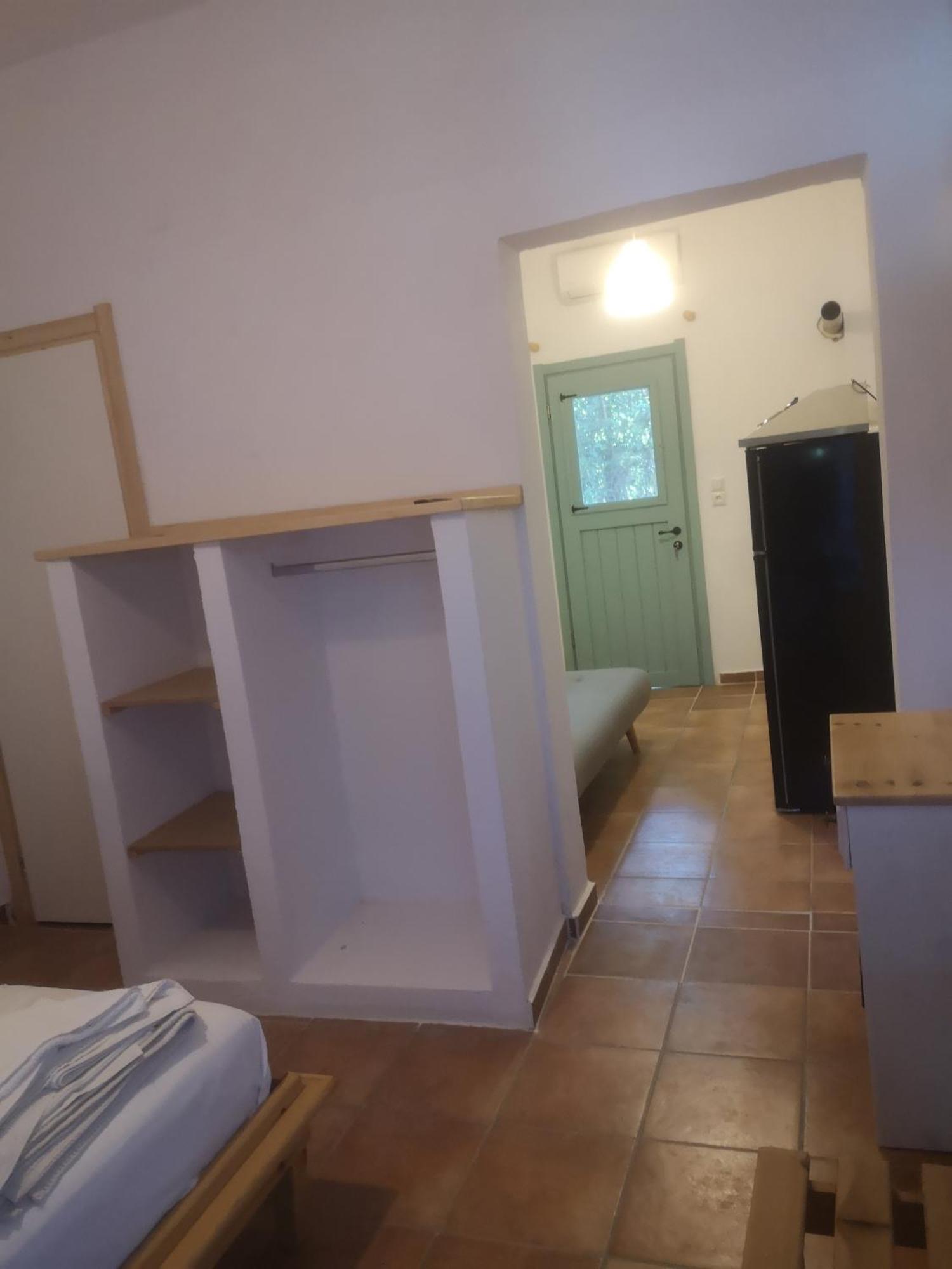 Achillion B&B Paralía Skotínis Esterno foto