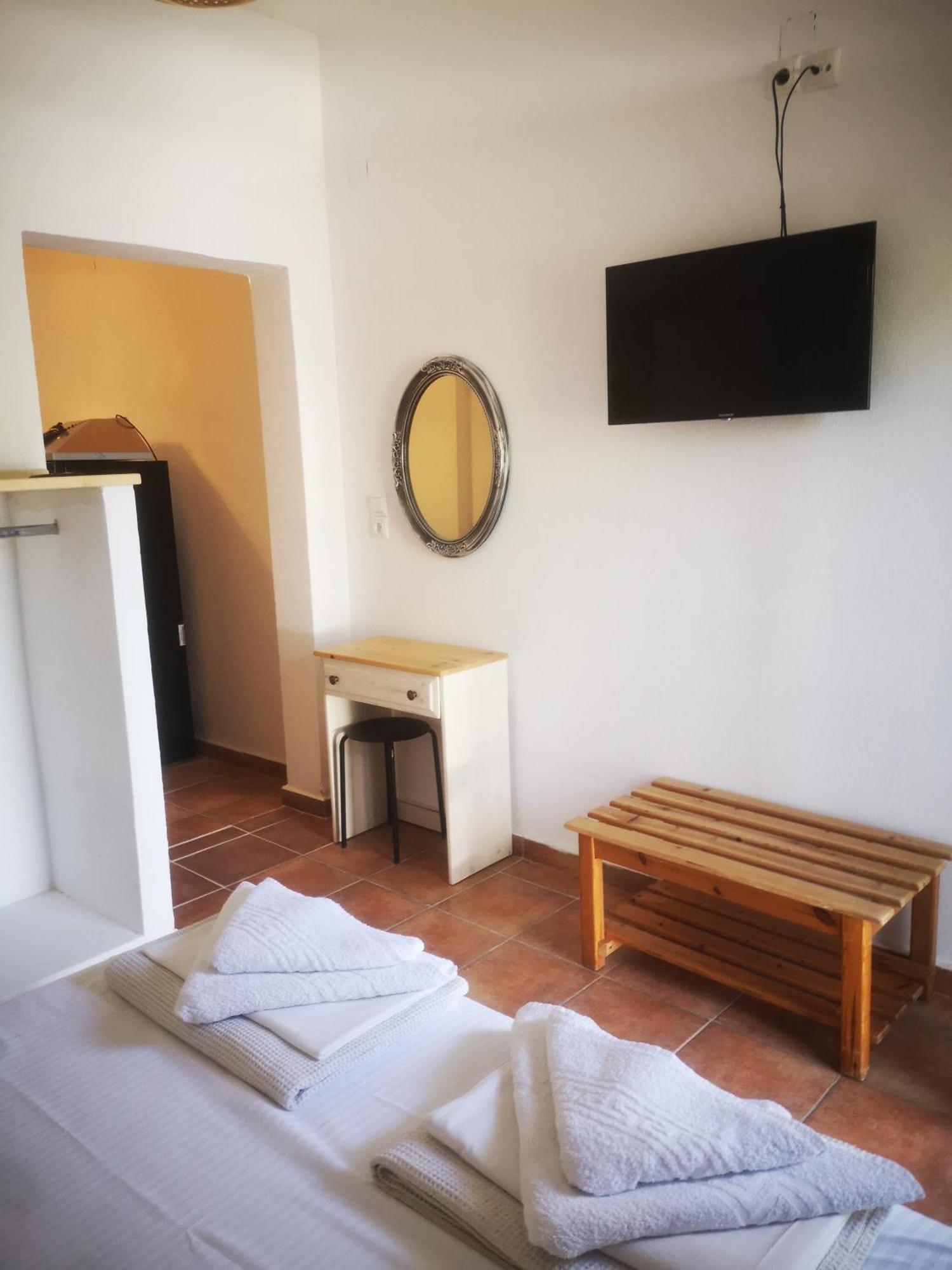 Achillion B&B Paralía Skotínis Esterno foto