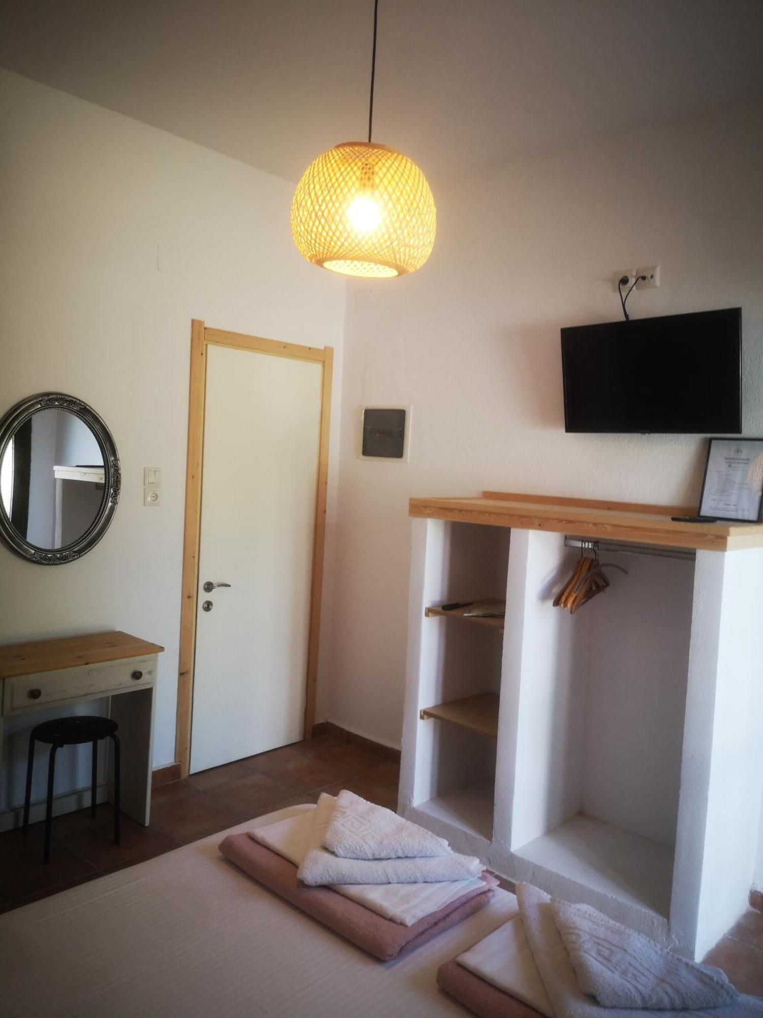 Achillion B&B Paralía Skotínis Esterno foto