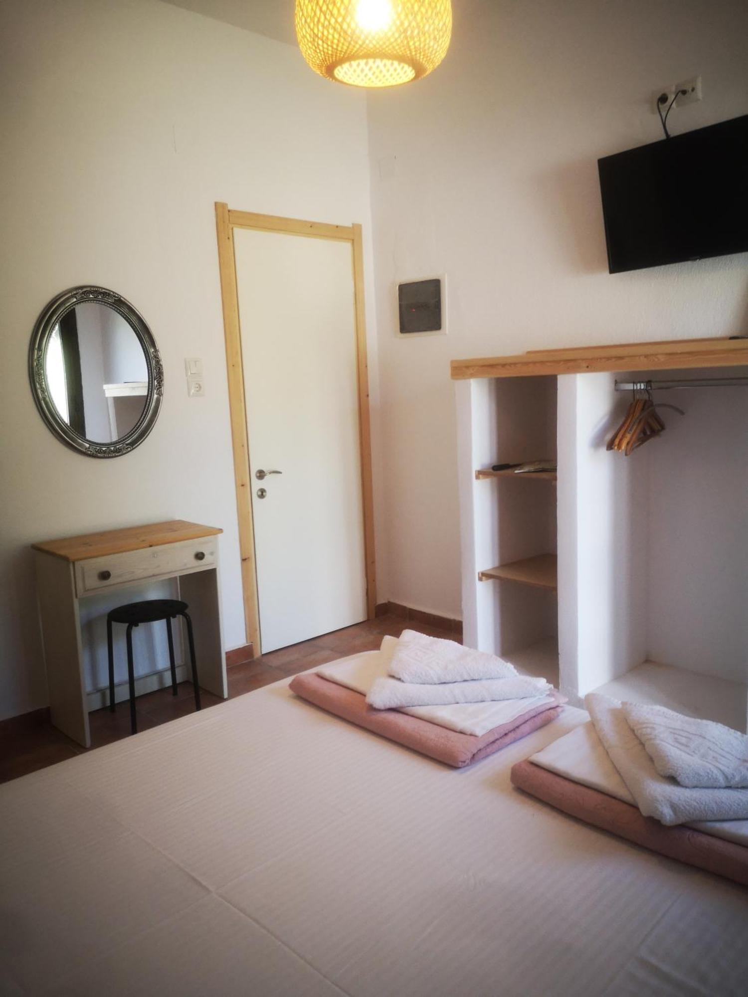 Achillion B&B Paralía Skotínis Esterno foto