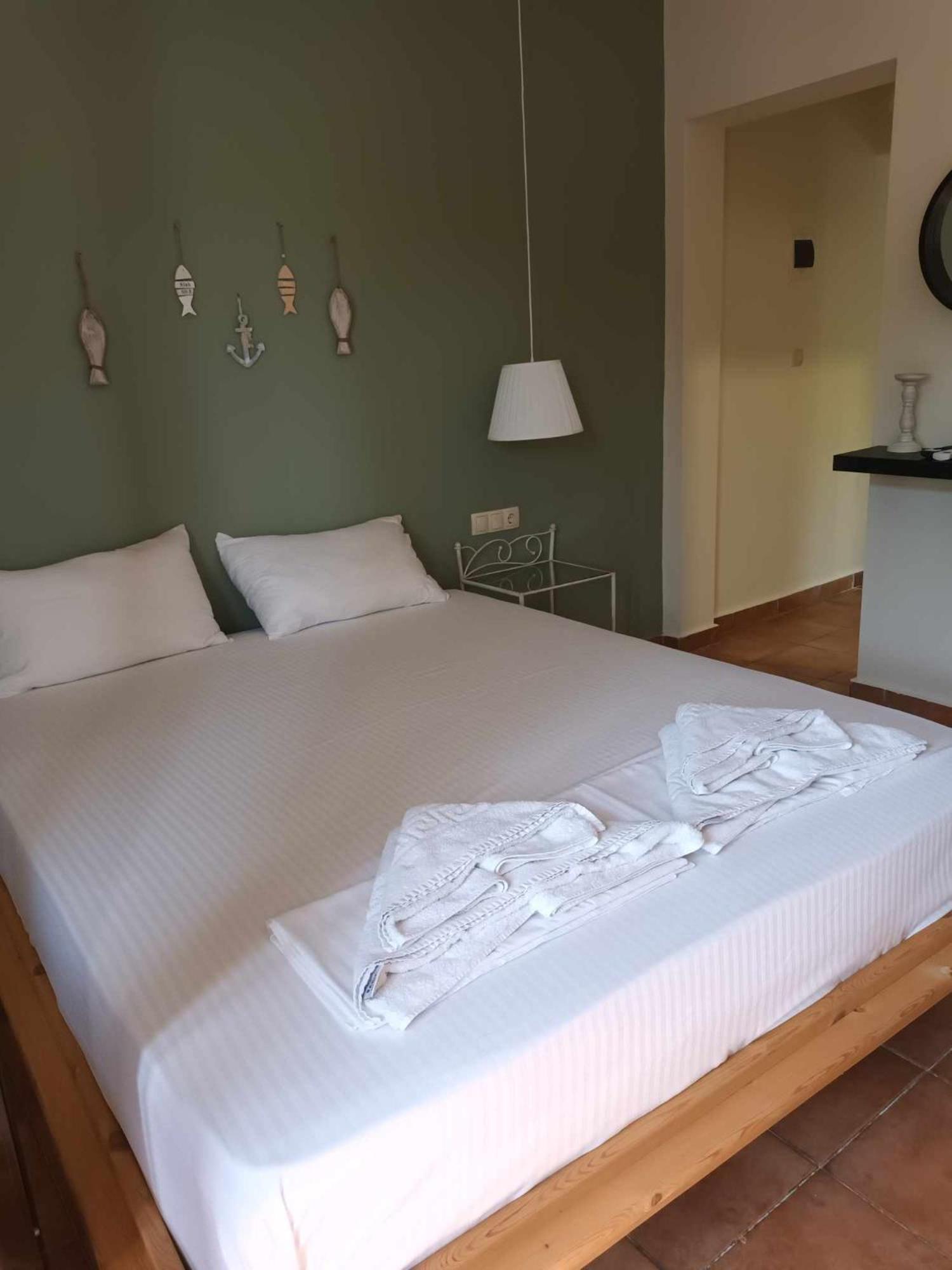 Achillion B&B Paralía Skotínis Esterno foto